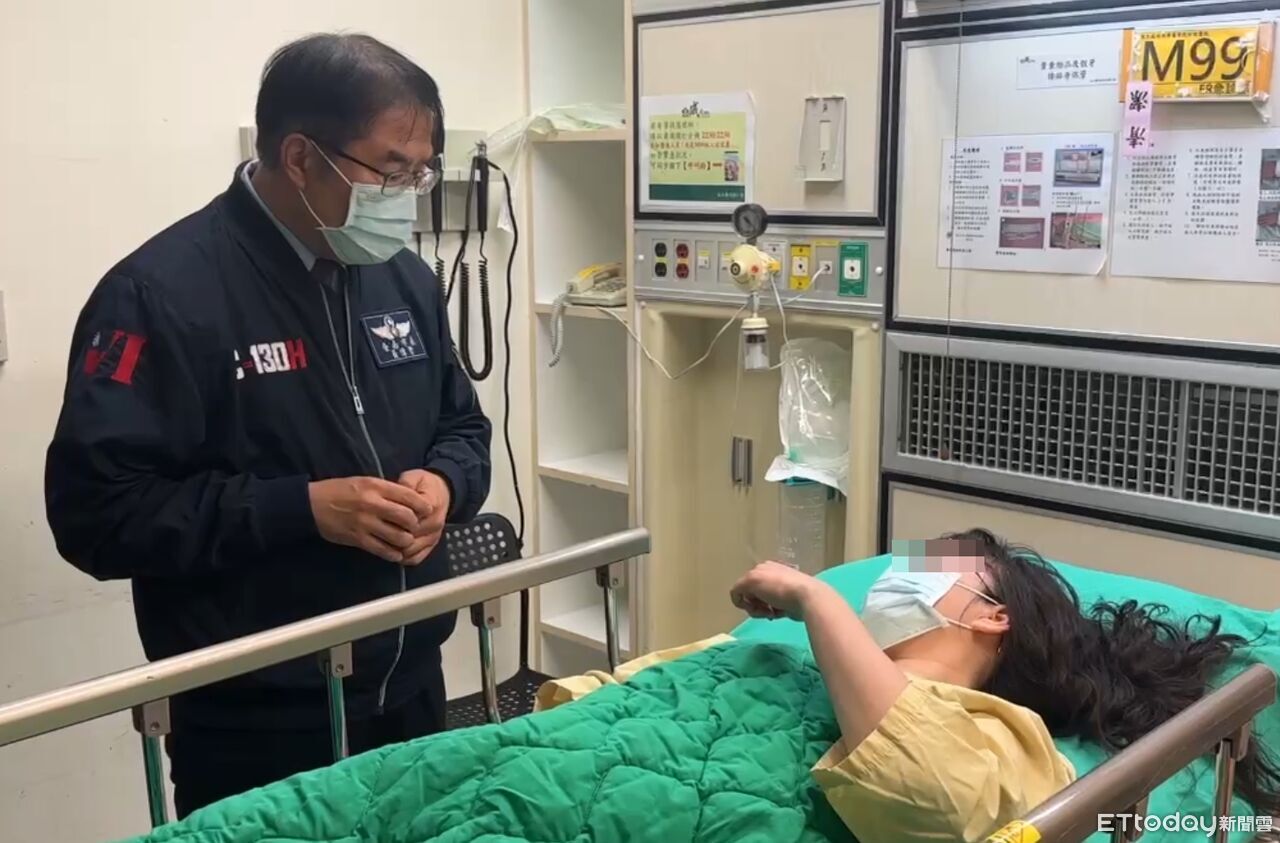 男子追砍路人2傷 黃偉哲第一時間到院探視