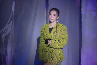 擁三座金曲歌后還不夠！　黃妃化身「江湖女俠」強勢再次叩關