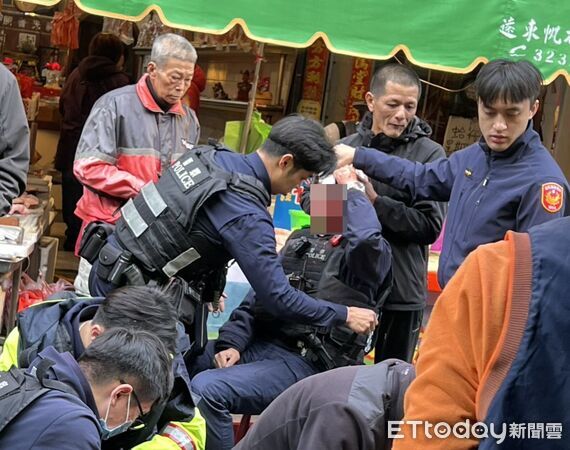 ▲苗栗市南苗市場持刀攻擊警員案，朱姓警員頭中2刀，縫合搶救後傷勢穩定。（圖／記者楊永盛翻攝）