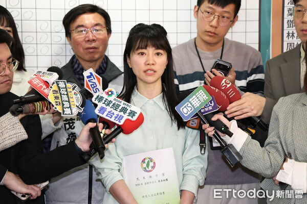 ▲▼高嘉瑜領表登記 。（圖／記者黃克翔攝）