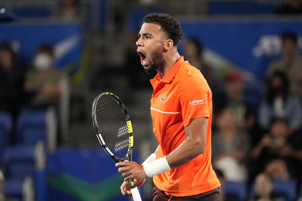 法國內戰激盙！菲爾斯背傷復出首勝力退同胞