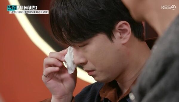 ▲具俊曄整整1年都守在大S墓地旁。（圖／翻攝自韓網）