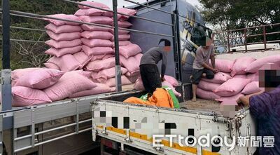 違規載運生雞糞恐污染環境　關山警通報業管機關依法裁罰