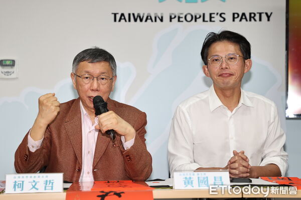 ▲▼ 「眾馬奔騰 萬眾同欣」民眾黨春節小物開箱記者會, 台灣民眾黨主席黃國昌,創黨主席柯文哲          。（圖／記者徐文彬攝）