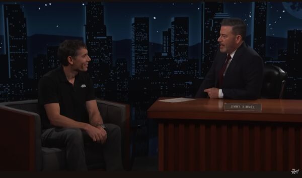 ▲霍諾德登上《吉米夜現場》。（圖／翻攝自YouTube／Jimmy Kimmel Live）