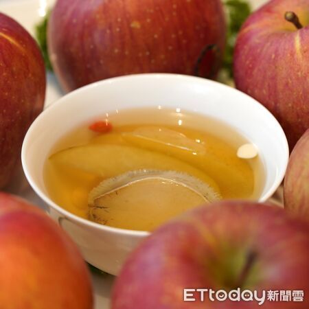 ▲朧粵「青森蘋果燉南北杏鮮鮑」。（圖／業者提供）