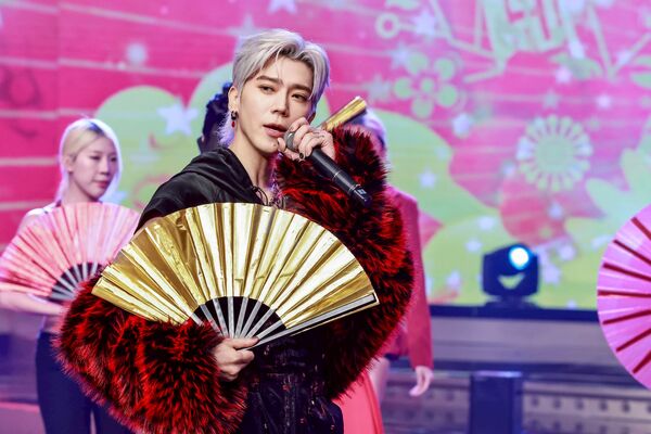 ▲畢書盡與陳美鳳合作唱跳。（圖／民視提供）