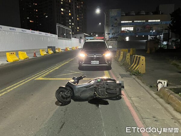 ▲▼27歲王姓女騎士返家途中自撞燈桿送醫不治             。（圖／記者陳以昇翻攝）
