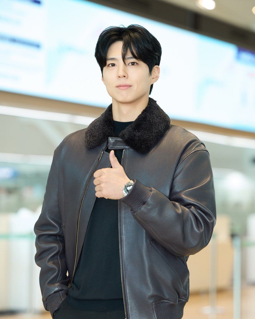 樸寶劍佩戴30萬歐米茄登月錶赴冬奧開幕;left