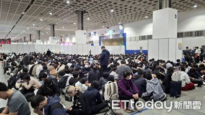台北動漫節開幕萬人擠爆場館全塞滿　主辦方估破2.5億商機