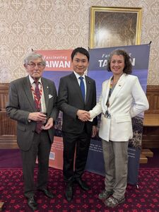 受邀出席英國國會酒會　陳冠廷：不只半導體無人機產業亦可深化交流