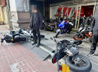 擅坐重機被制止！車迷毆店員還推倒3車洩恨　恐賠7萬這下慘了