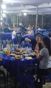 路邊這攤好香！外國觀光客「坐下等菜單」　泰男：這是喪禮現場