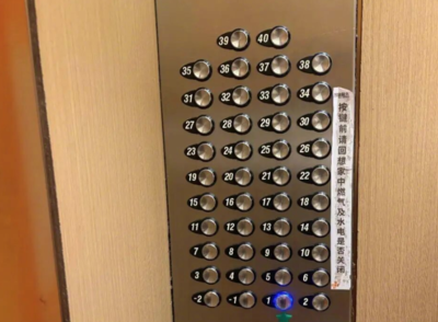 電梯等太久！男子住40樓受夠「每日下樓花20分鐘」…忍痛虧本賣房