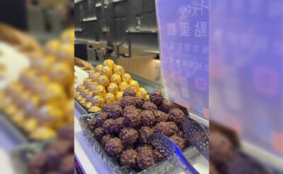 最強配角！火鍋店「超夯甜品」疊整盤　網大讚：直接吃20顆