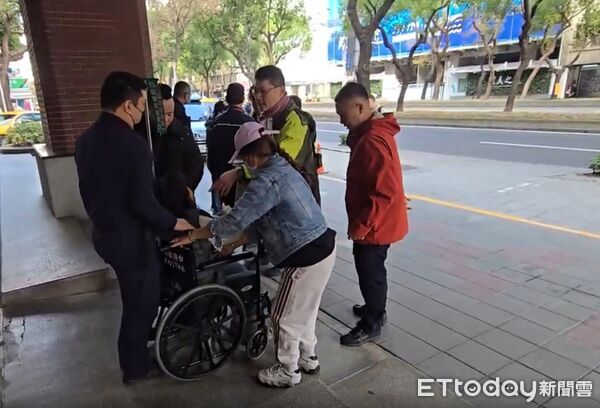 8億人瑞結婚「證婚人非親友」！其中一人是看護兒子