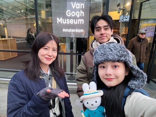 ▲《自殺通告》在鹿特丹影展放映，林予晞、導演周冠威、邵奕玫、劉敬、監製林配儀親赴現場。（圖／本萃電影提供）