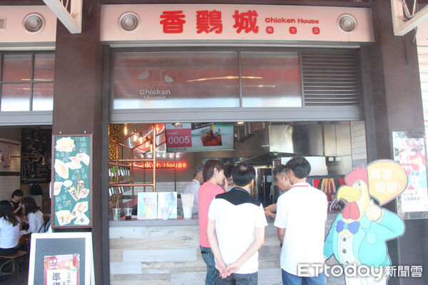 ▲香雞城2016年回歸開設的八里店。（圖／記者黃士原攝）