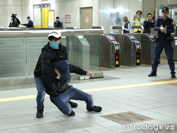 ▲▼台北市長蔣萬安視導跨縣市多捷運車站無差別攻擊危安實兵演練。（圖／記者湯興漢攝）