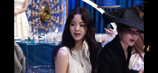 ▲歐陽娜娜露側乳。（圖／翻攝自微博）