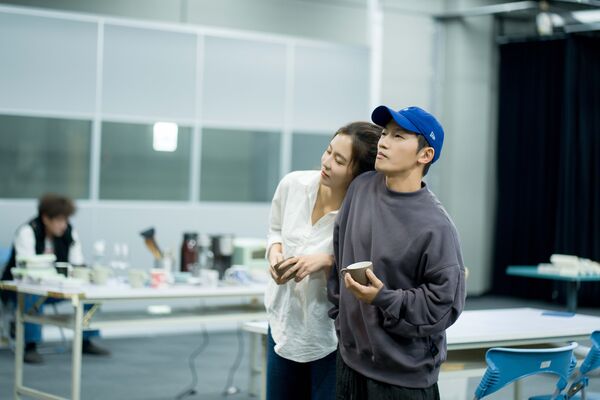 ▲蔡昌憲與周曉涵在《婚內失戀》飾演夫妻。（圖／艾彼新創股份有限公司提供）