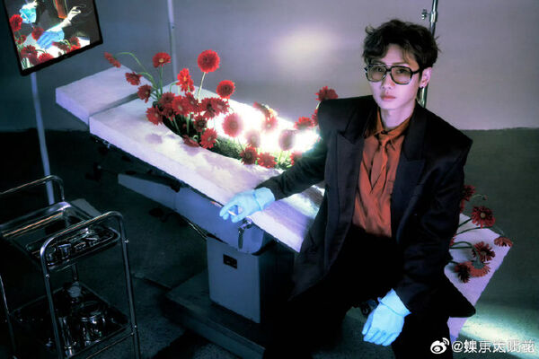 ▲微博之夜紅毯3男星撞衫。（圖／翻攝自微博）