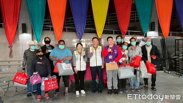 ▲南投縣政府春節前夕寒冬送暖、關懷遊民。（圖／記者高堂堯翻攝，下同）