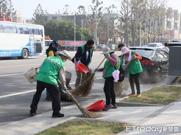 ▲▼  嘉義縣政府辦理環境清潔週 打照舒適整潔的新春賞燈環境  。（圖／嘉義縣政府提供）