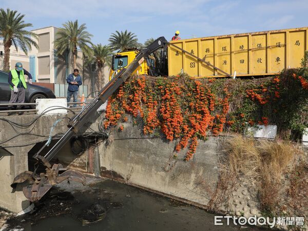 ▲▼  嘉義縣政府辦理環境清潔週 打照舒適整潔的新春賞燈環境  。（圖／嘉義縣政府提供）