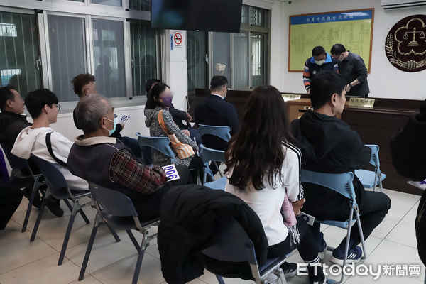 ▲▼   嘉義分署2月法拍會汽車競標火熱　日產轎車13萬起標、28.2萬元高價拍定   。（圖／法務部行政執行署嘉義分署提供）