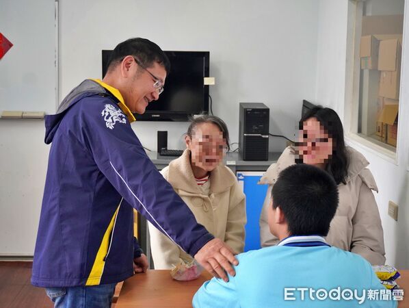 ▲基隆看守所春節前夕面對面懇親。（圖／記者郭世賢翻攝）