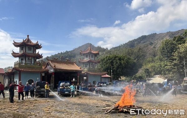 ▲南化關山自救隊結合消防分隊辦理火災動員演練，補強偏遠山區初期救災能量。（記者林東良翻攝，下同）