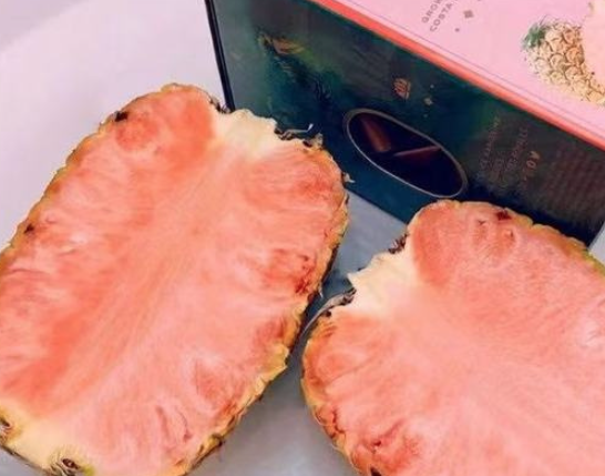 ▲▼「粉色鳳梨」在陸爆紅。（圖／翻攝自微博）