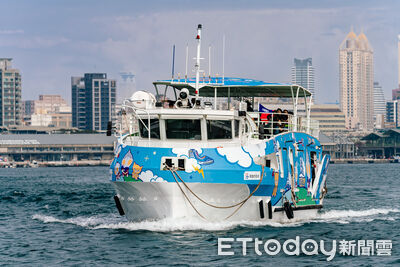 高雄限定！Q版「超人力霸王」彩繪海上巴士來了　只要80元就能搭