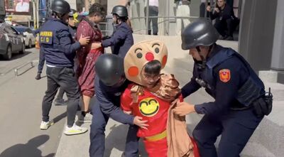 超人搶劫行員神反應！彰化警防搶演練超逼真　尖叫聲嚇壞民眾