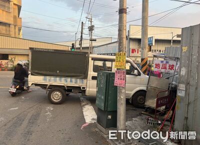 沒拉手煞車！貨車衝對向撞路邊攤　地瓜球嬤衰喊：來不及閃啊