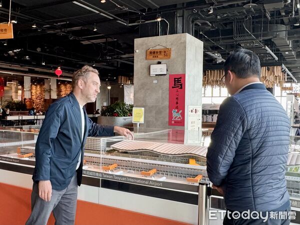 ▲▼英國建築事務所Rogers Stirk Harbour + Partners（RSHP）副總監Simon Tonks及桃園機場工程處科長郭至剛。（圖／記者周湘芸攝）