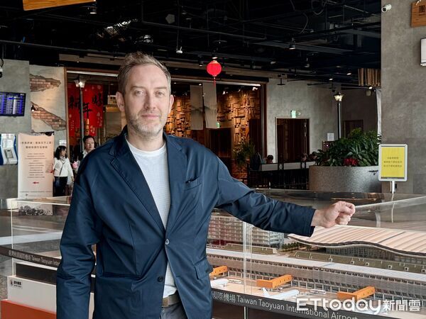 ▲▼英國建築事務所Rogers Stirk Harbour + Partners（RSHP）副總監Simon Tonks及桃園機場工程處科長郭至剛。（圖／記者周湘芸攝）