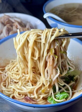 ▲▼台發切仔麵。（圖／部落客小虎食夢網授權提供）