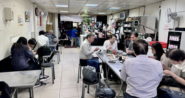 ▲▼台發切仔麵。（圖／部落客小虎食夢網授權提供）