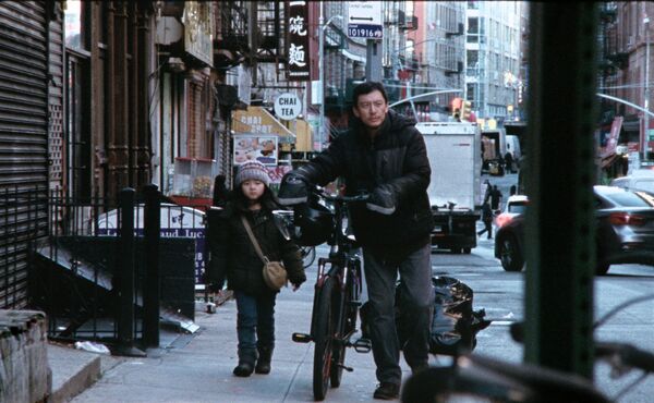 ▲張震在《幸福之路》化身寵女無極限的「女兒傻瓜」。（圖／甲上提供）