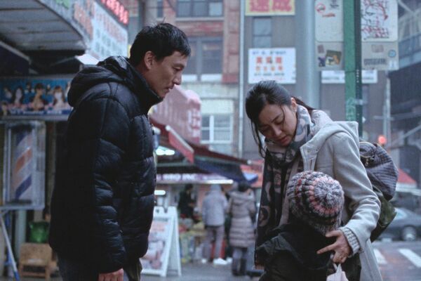 ▲張震在《幸福之路》化身寵女無極限的「女兒傻瓜」。（圖／甲上提供）首圖