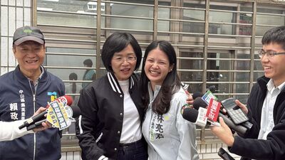 雙北母雞氣勢？　蘇巧慧跨足台北市幫林亮君站台