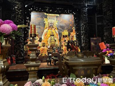 搶限量還搶卡位！西螺福興宮百盞「殿前光明燈」成企業最愛