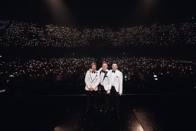 西城男孩高雄開唱險缺席！自爆「沒趕上飛機」改搭高鐵　3人驚喜宣布：明年見