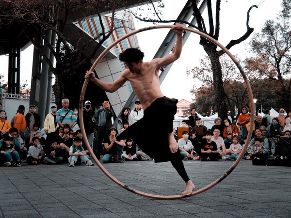 ▲台茂無人機群飛秀,超人力霸王傑洛見面會,極限飛人特技秀。（圖／業者提供）