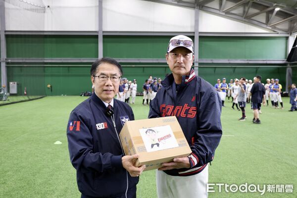樂天巨人春訓兼公益講座 黃偉哲探班感謝深化台韓棒球交流