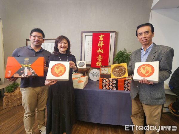 ▲陳學聖走訪陳允寶泉自由路本店，了解年節禮盒銷售情形與市場趨勢。（圖／記者游瓊華翻攝）