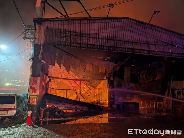 中壢中園路家具廠火警。（圖／記者沈繼昌翻攝）