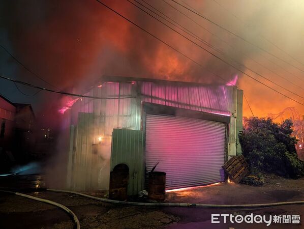 中壢中園路家具廠火警。（圖／記者沈繼昌翻攝）